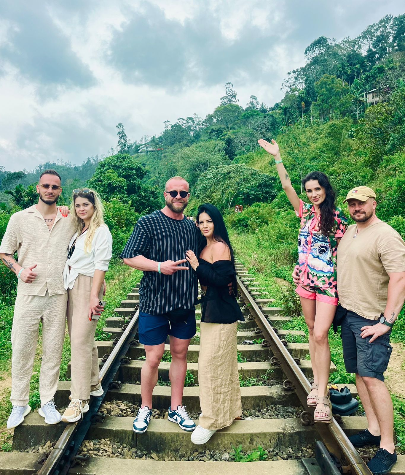 8 Day Sri Lanka Private Tour | Safari, Culture, Hill Country & Beach